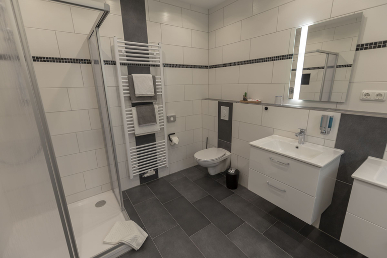 Bathroom 5, Mey Hotel, Osnabrück