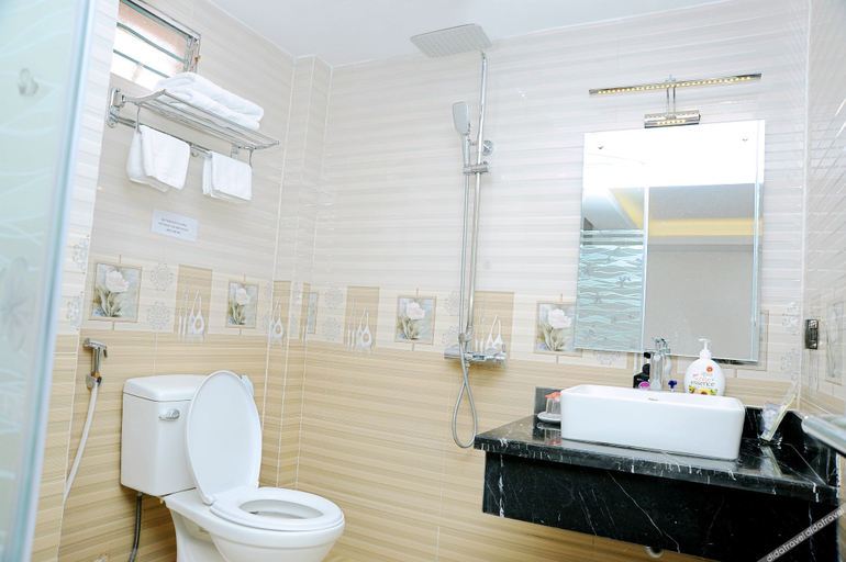 Bathroom 4, The Royal Hotel, Tây Hồ