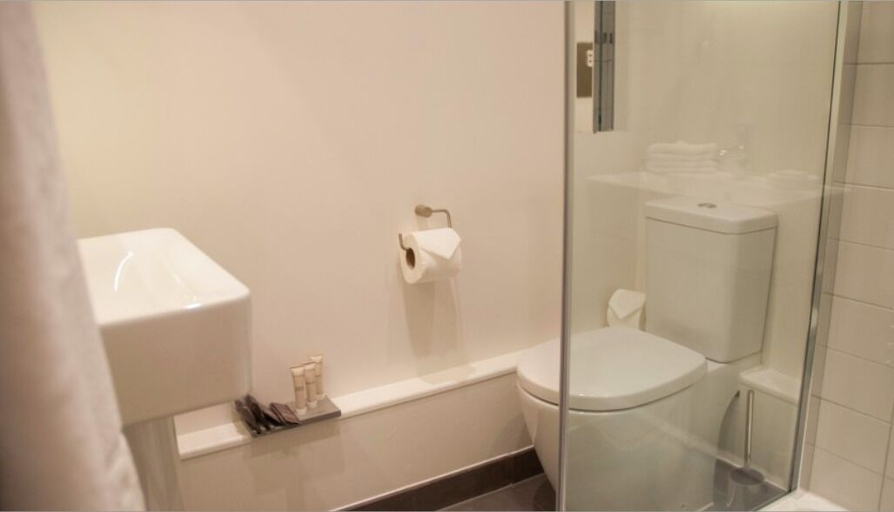 Bathroom 3, West Street by Aeria Apartments, London