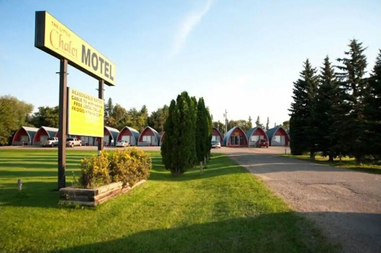 Exterior & Views, The little chalet motel, Division No. 7