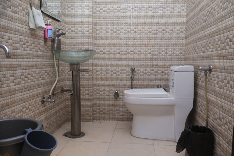 Bathroom 4, Hotel Dreamland, Hardwar