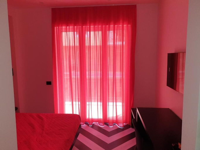 Bedroom 5, The White Lodge, Napoli