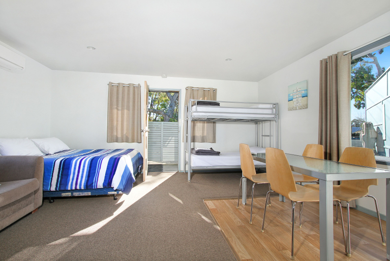 Others 5, Huskisson Holiday Motel Cabins, Shoalhaven - Pt B