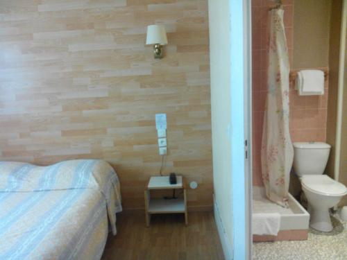 Bathroom, Hotel Lamartine, Côte-d'Or