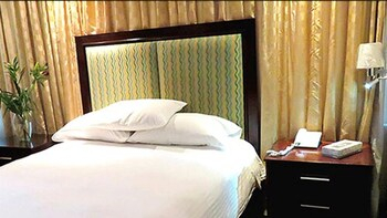 Others 4, Suites Melchor Ocampo, Mexico City