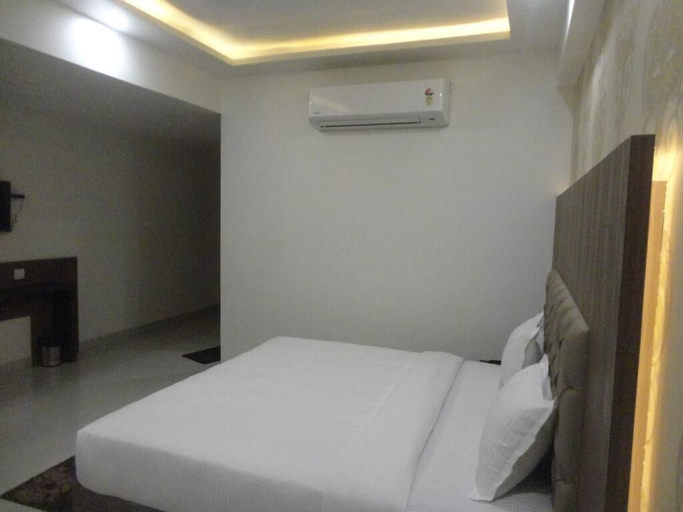 Bedroom 2, Hotel Delite Grand, Jabalpur