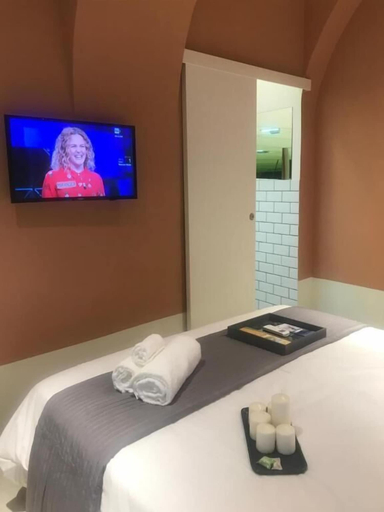 Room 3, tresette toledo, Napoli