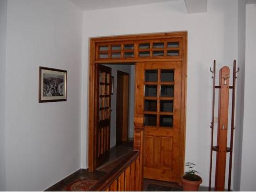 Others 1, Hotel Berati, Beratit