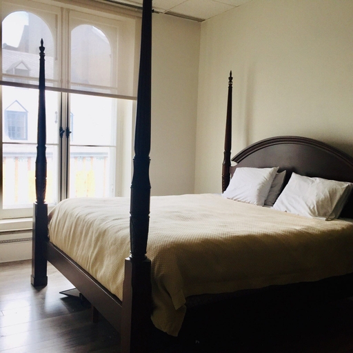 Others 4, LE 402 - Hostel, Montréal