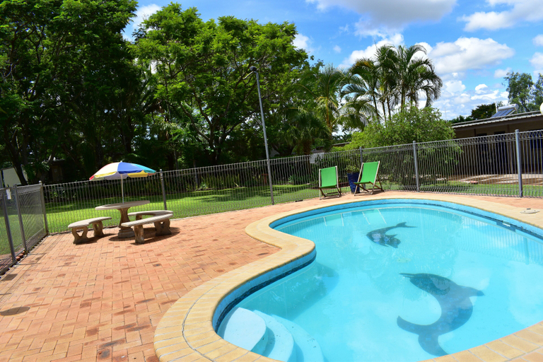 Others 2, Hillview Motel, Charters Towers