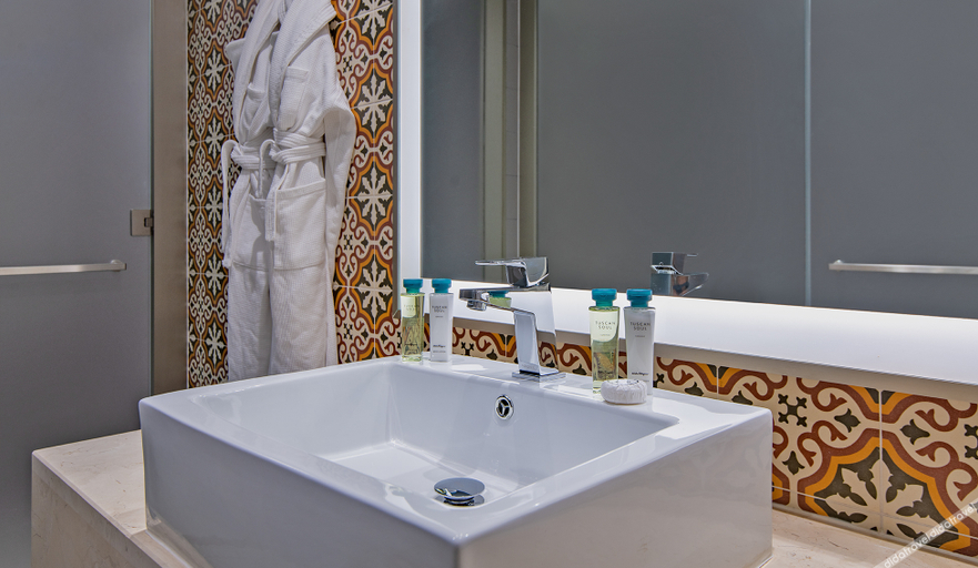 Bathroom, Starfish Montehabana, Plaza de la Revolución