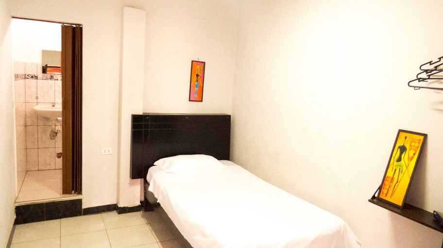 Others 4, Jer's Hostal, Tumbes