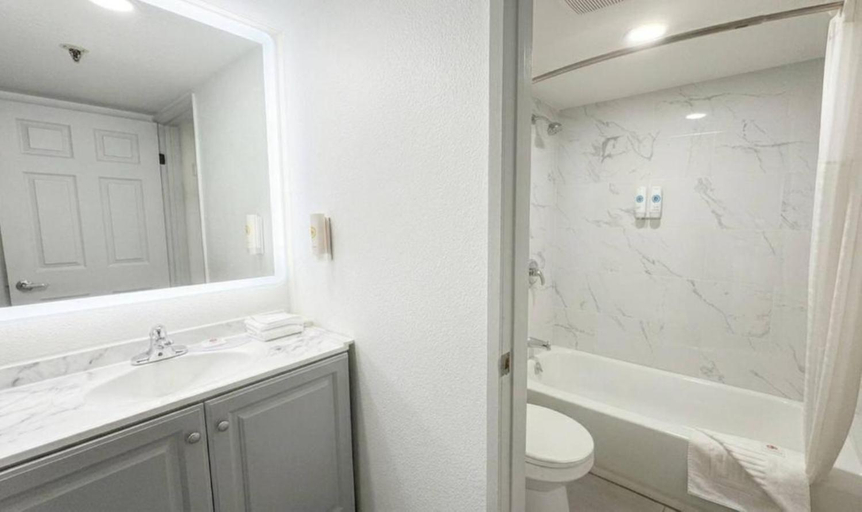 Bathroom 4, Comfort Inn Sea World Area, San Diego