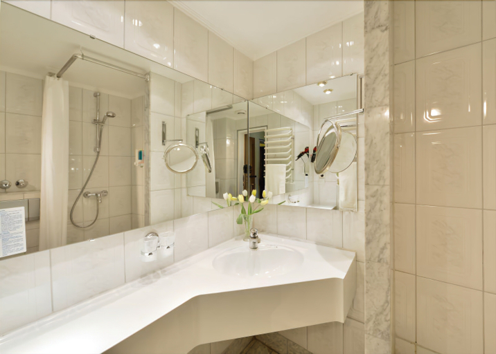 Bathroom 4, Burghotel Stammhaus, Nürnberg