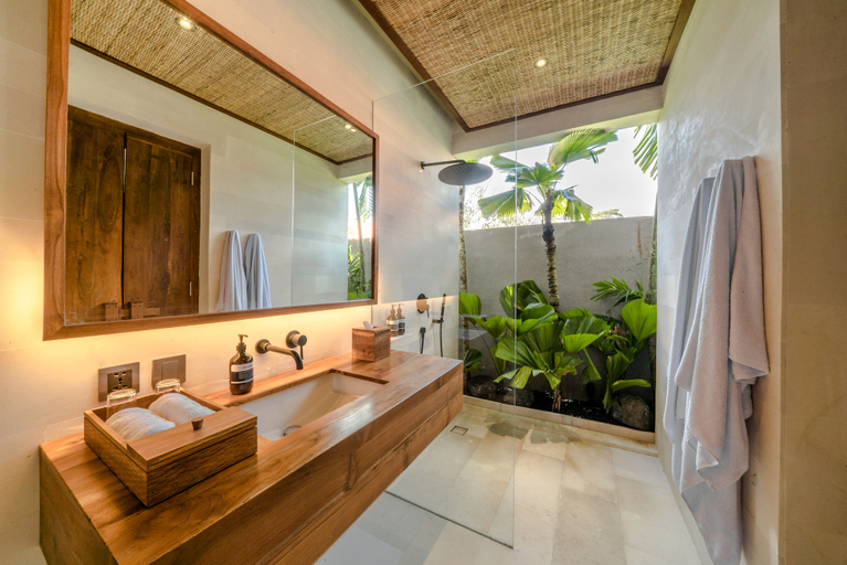 Bathroom 4, Uma Berawa Villa, Badung