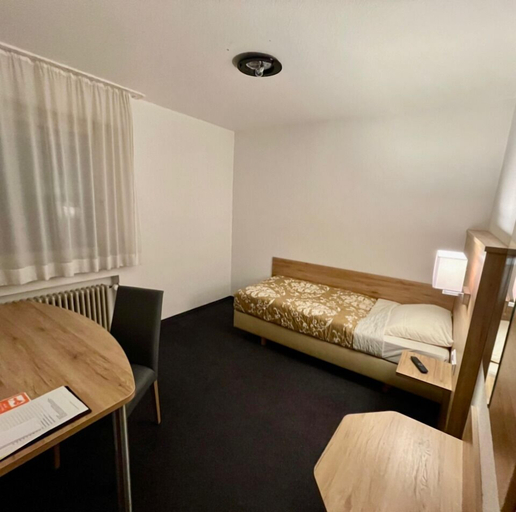 Others 2, LILTON Hotel Zuffenhausen, Stuttgart