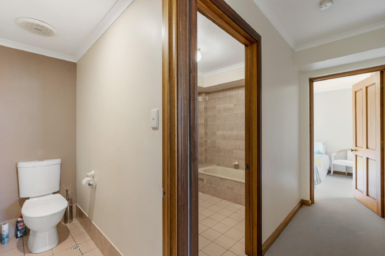 Bathroom 3, By The Sea Beachfront Apartment + WiFi, Victor Harbor