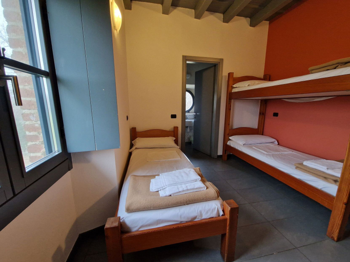 Room 4, Ostello Cascina Costa Alta, Monza and Brianza