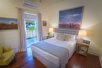 Others 3, Bangalow Guesthouse, Byron