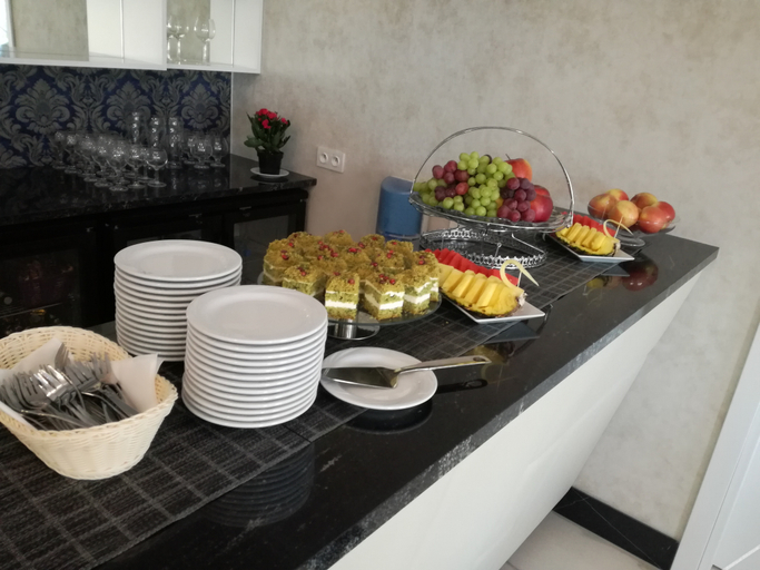 Food & Drinks 4, Hotel Lord, Radom City