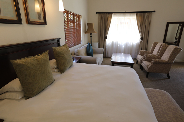 Others 5, Komani Resorts, Chris Hani