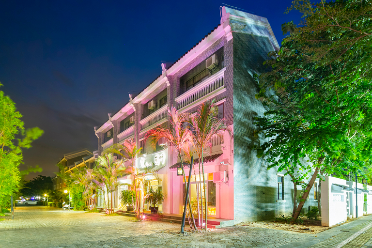 Exterior & Views