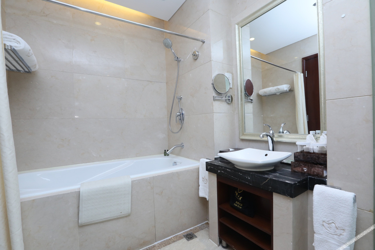 Bathroom 4, Xinjiang Plaza Jiabin Building, Beijing