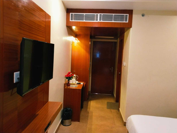 Exterior & Views 2, Hotel Midcity, Varanasi