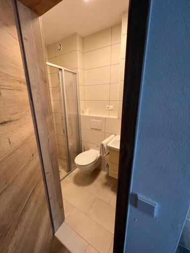 Bathroom 5, Bordinghaus MDS, München