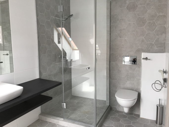 Bathroom 5, Fibula Residence Hotel & Wellness - Adults Only, Pécs