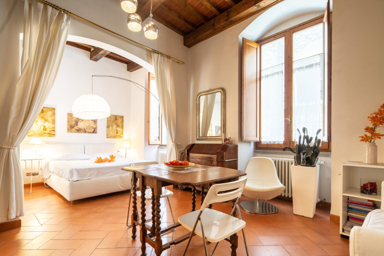 Bedroom 3, Uffizi Place by Mmega, Florence