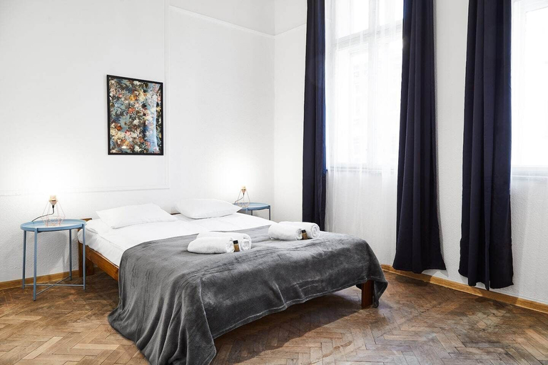Others 3, Upscale Apartments - AC in rooms, ensuite bathrooms, lift - 8 mins to Main Square, Kraków City