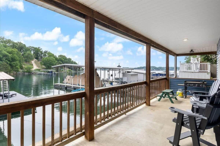 Water view, Sleeps 26 Lakefront w/ Private Dock & Dance Floor!, Miller