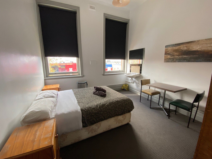 Bedroom 5, Royal Hotel, Horsham - Central