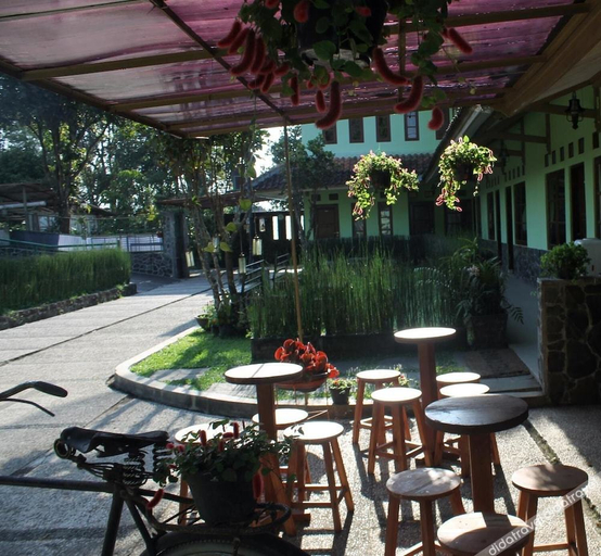 Food & Drinks, Graha Atmadja Syariah Lembang, Bandung