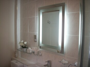 Others 5, The Swan Inn, Gloucestershire