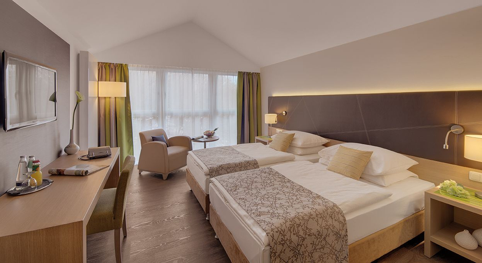 Bedroom 2, Hotel Holl, Weilheim-Schongau