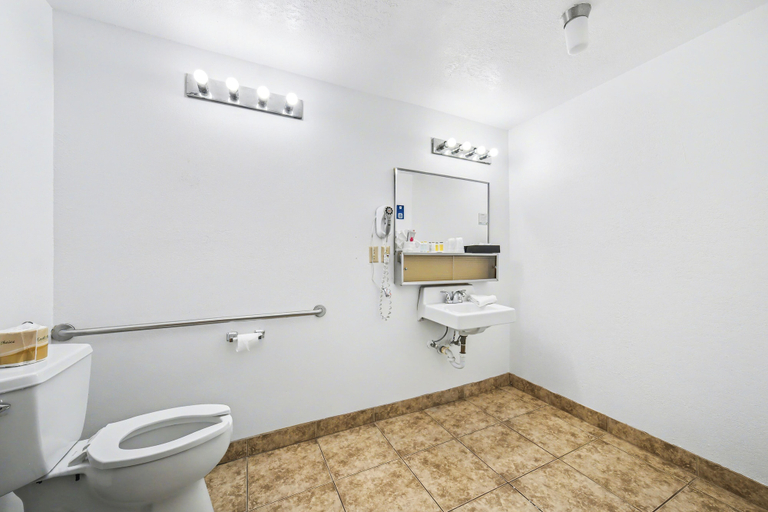 Bathroom 4, Travelodge by Wyndham Kanab, Kane