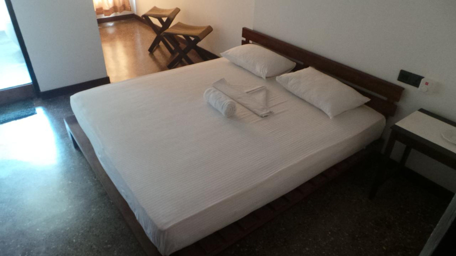 Others 3, Hotel Elaine, Moneragala