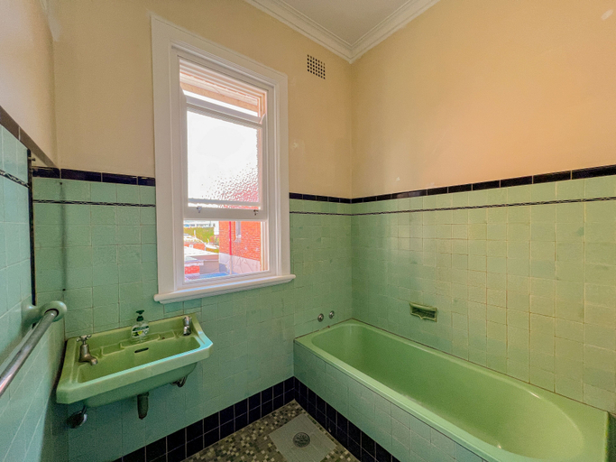 Bathroom 3, Commercial Hotel Bega, Bega Valley