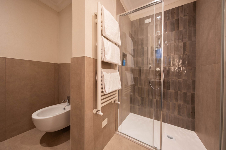 Bathroom 4, Serristori Palace Residence, Florence