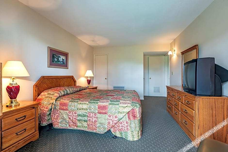 Bedroom 2, Crown Resorts at Lake Tansi West, Cumberland
