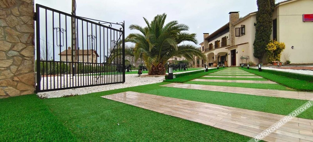 Others 3, Hostal Mega Darnius, Girona