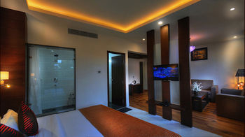 Others 2, Hotel Dazzle, Agra