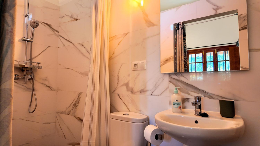 Bathroom 4, Casa La Alegria 37, Málaga