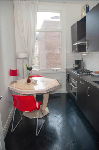 Others 4, Sézane's Lodges: shared home - not hotel - in museum district, Amsterdam