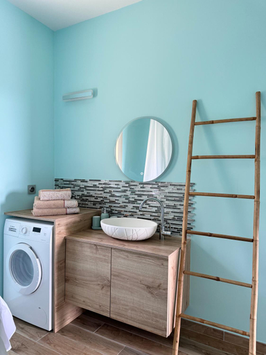 Bathroom, Vallee Verte, Dordogne