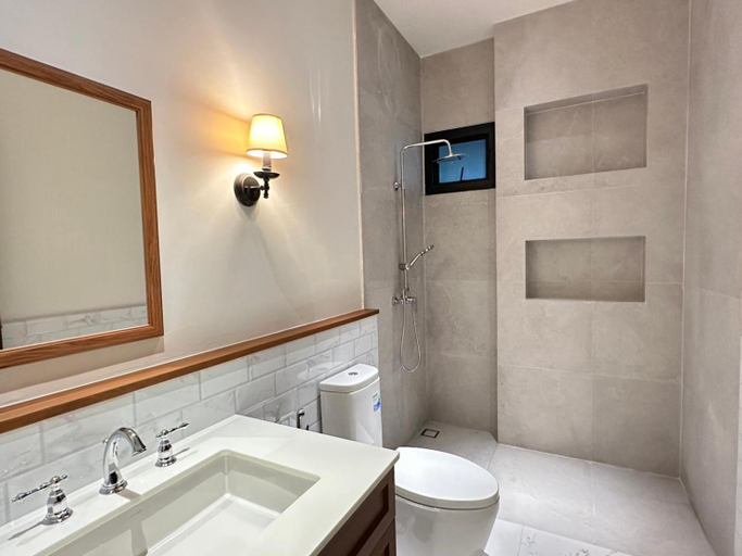 Bathroom, House40 MRT Ratchadaphisek, Din Dang