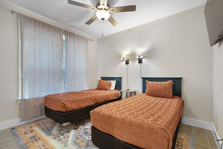 Room 2, Pristine 3-bedroom Home Near Canyon Lake!, Comal
