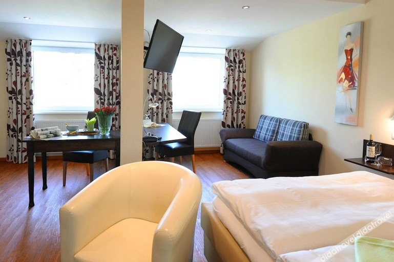 Bedroom 2, Burgdorfs Hotel & Restaurant, Oldenburg